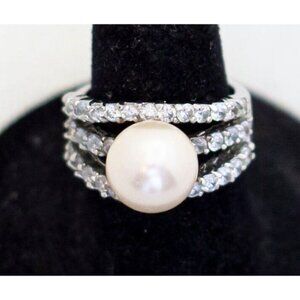 Size 6, Vintage Silver Tone Triple Claw White Faux Pearl Ring - A23